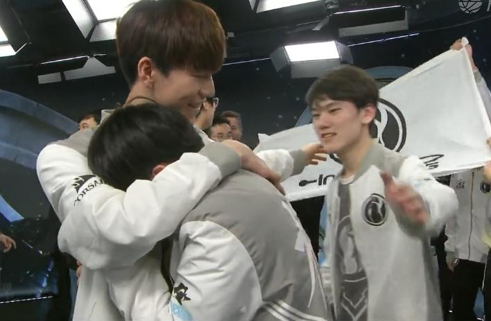 开云体育平台APP-LPL传奇谢幕，球迷泪洒赛场