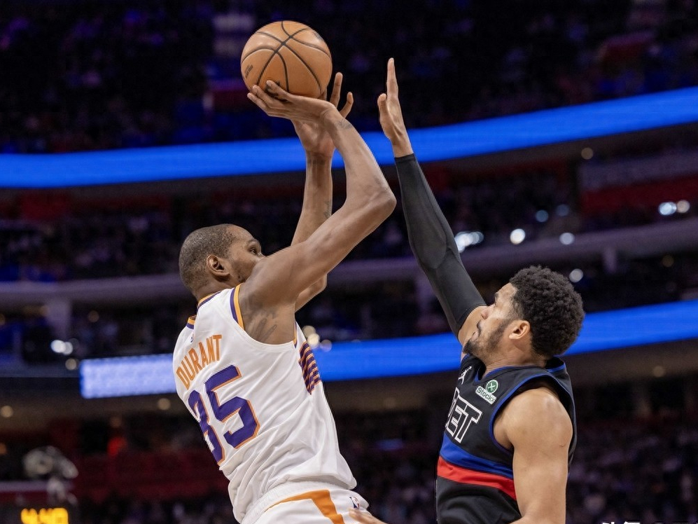 大洋洲篮球明星在比赛中发挥出色