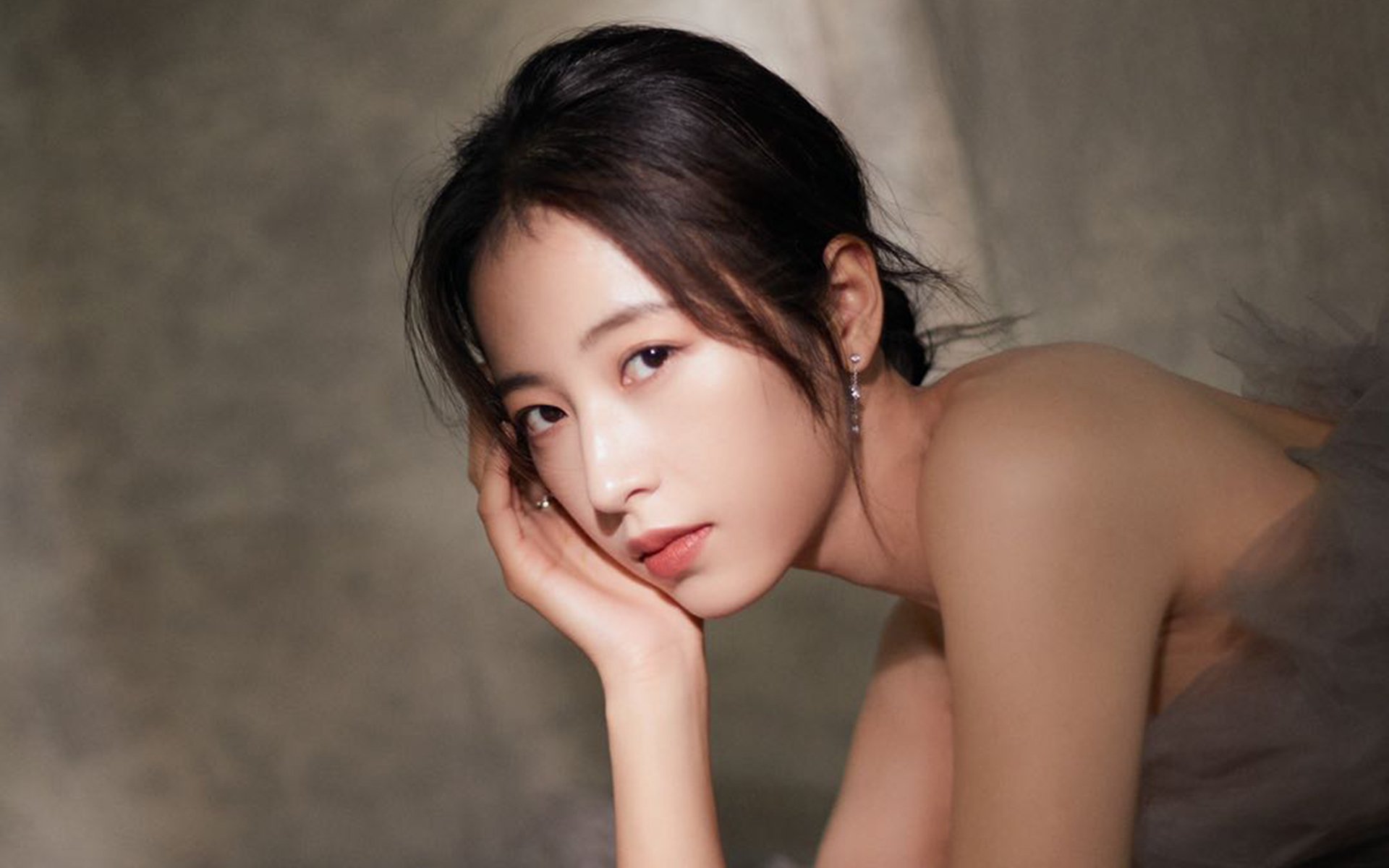 开云体育APP下载-东方坚盾与西方利剑，统治力的两种诠释